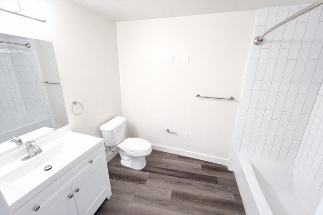 209 Bathroom - 4965 S Centinela Ave