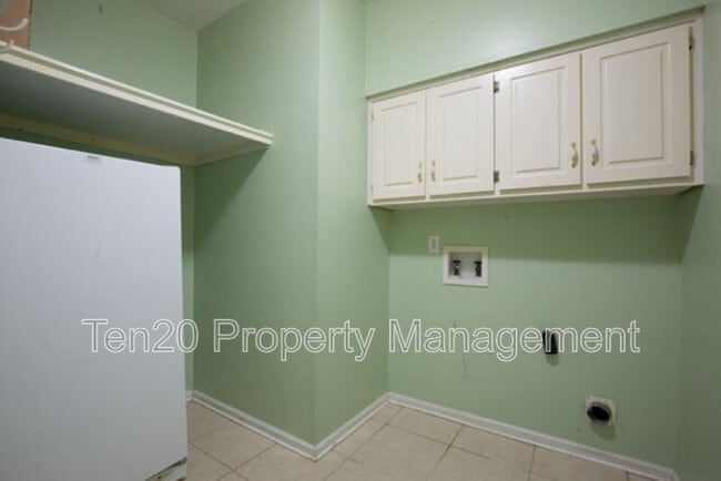 Photo - 4903 Champions Way