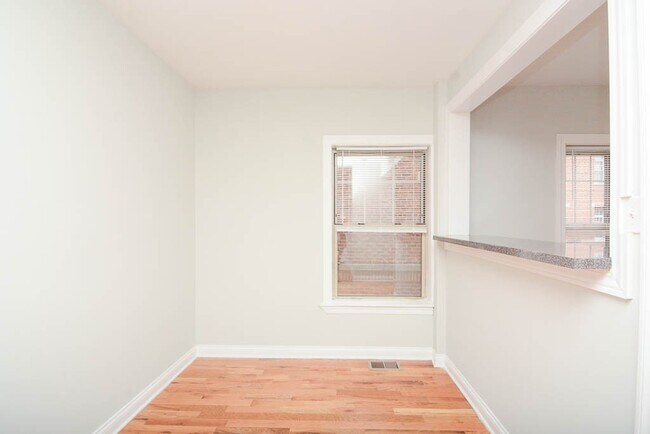 735 W Barry Ave Unit N2