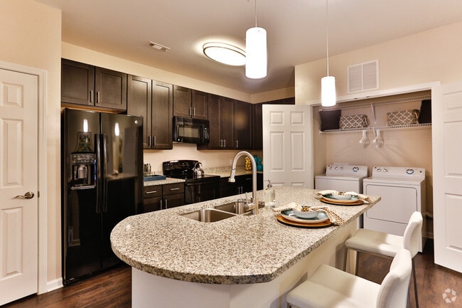 2HAB,2BA - Hyde - Cocina - Residences at Brookline