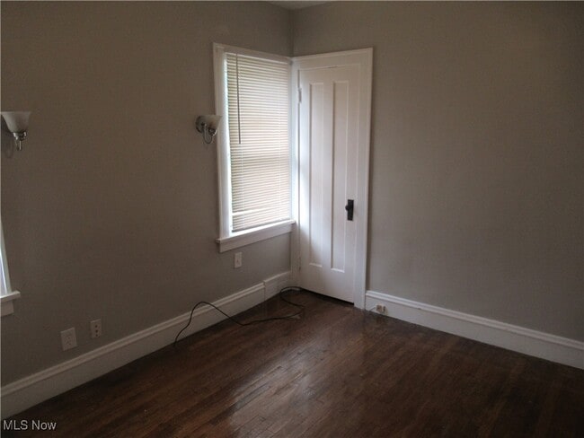 Building Photo - 3636 W 122nd St Rental