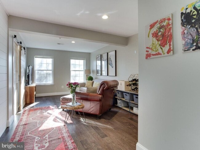 Photo - 206 Tilden Way