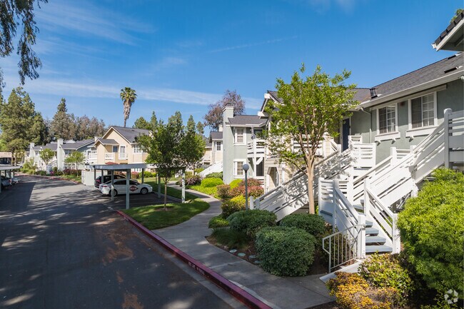 ALT. Foto - Raintree Apartments