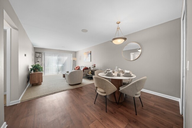 Building Photo - Lakeside Village Apartments