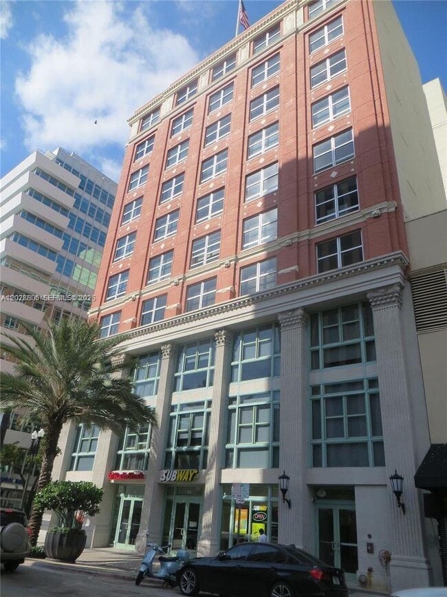 Building Photo - 111 E Flagler St Unit 402