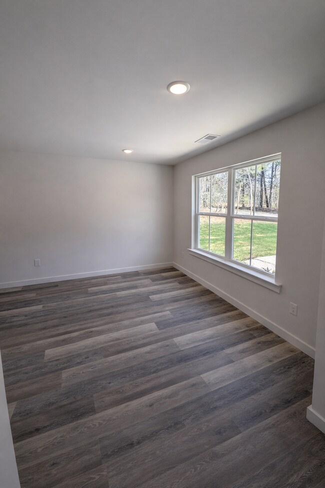 Living area - 885 W 25th St