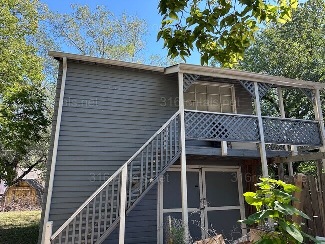 Building Photo - 830 N Pershing Ave Unit 834 N Pershing Ave
