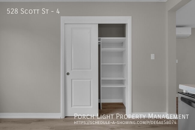 Photo - Private Laundry. Private AC. Balcony. Available Parking. Modern Renovations. Excellent location. Unit 4