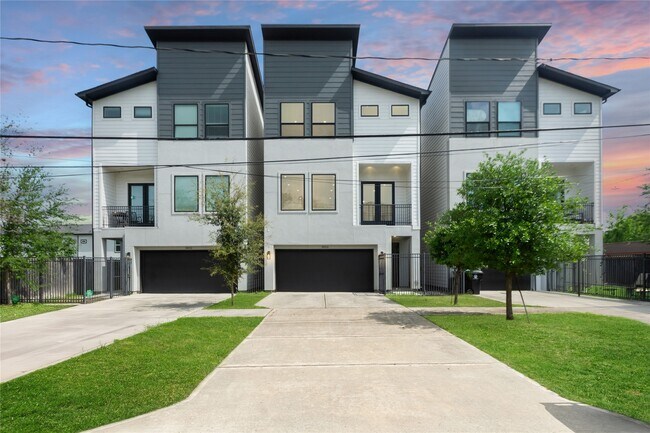 Building Photo - 3013 Nagle St Rental