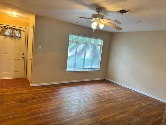 Living area entry room