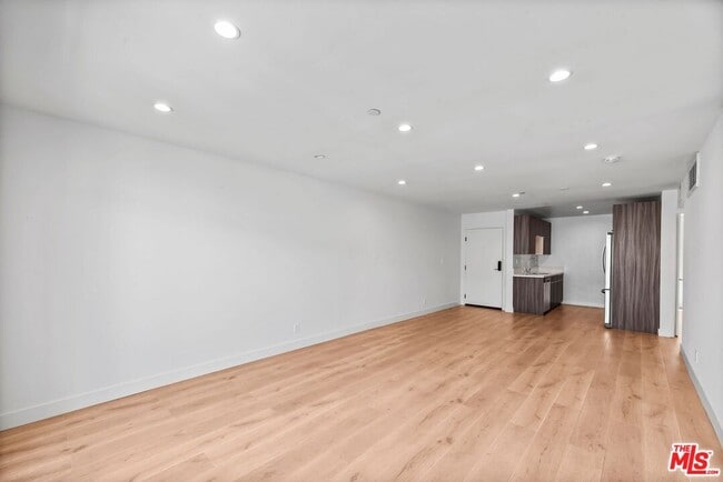 Photo - 725 N Alfred St Unit 209