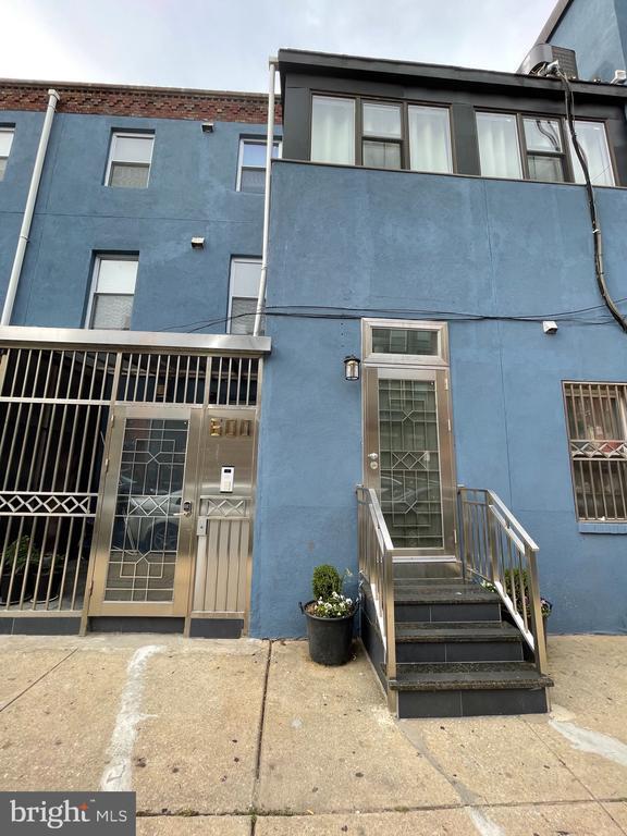 Building Photo - 600 N 11th St