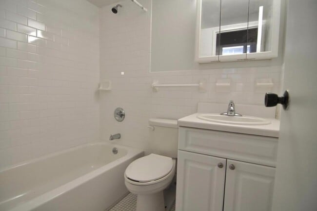 80 John St Unit 1013