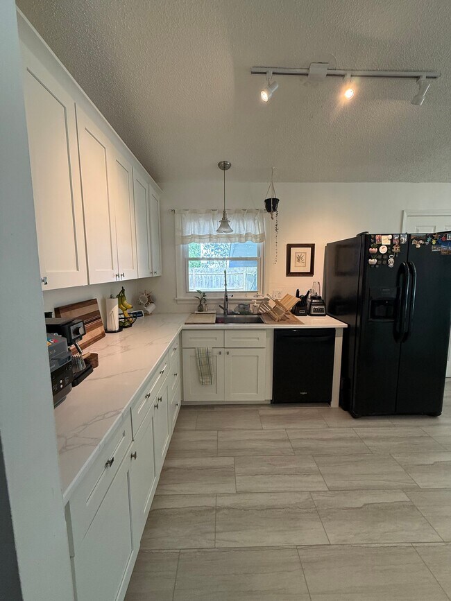 Photo - 2106 NE 64th St