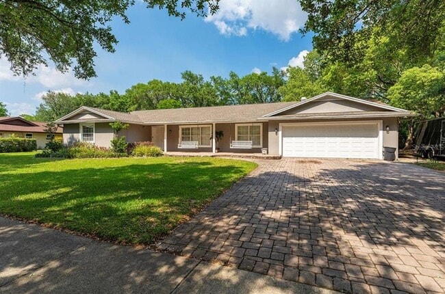 Building Photo - 1111 Pinar Dr