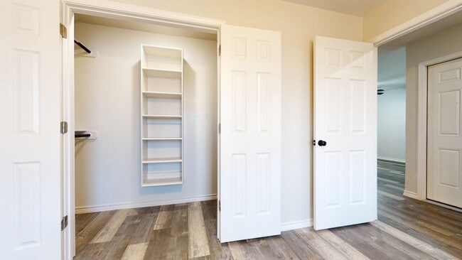 Photo - 415 James St