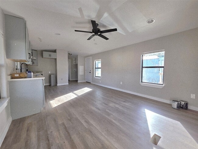 Photo - 310 Paddock St