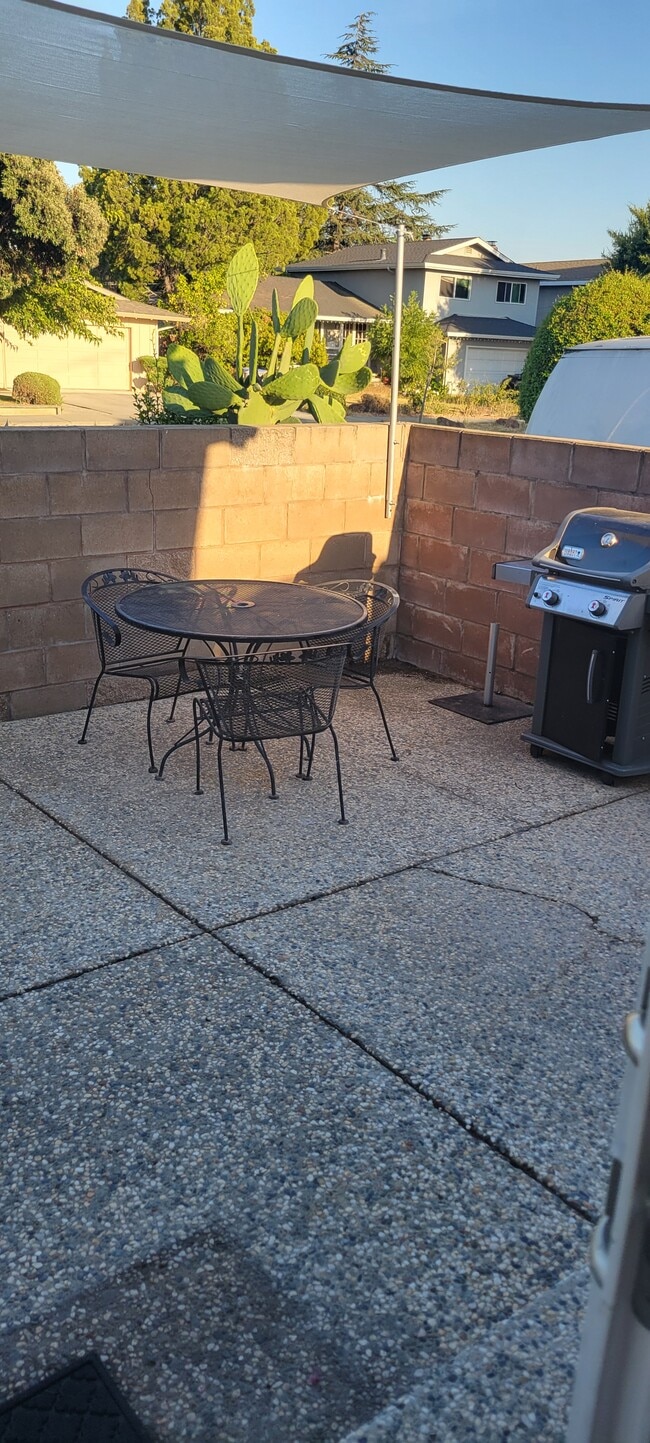 Photo - 5821 Chesbro Ave