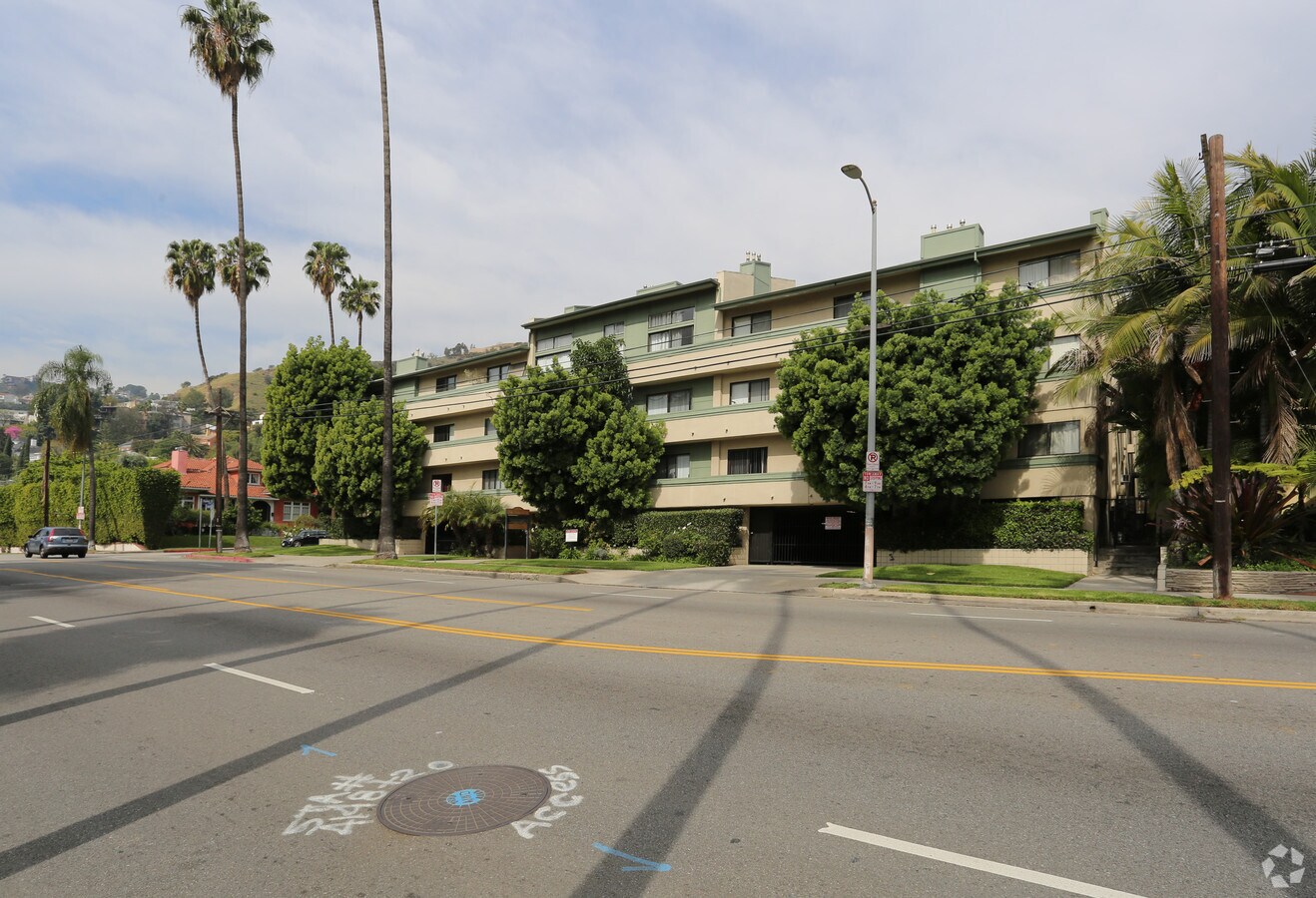 Photo - 7777 Hollywood Blvd Apartments