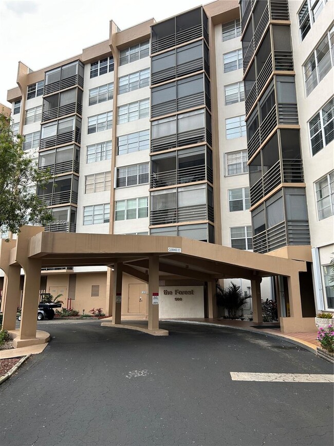 Building Photo - 900 St Charles Pl Unit 507