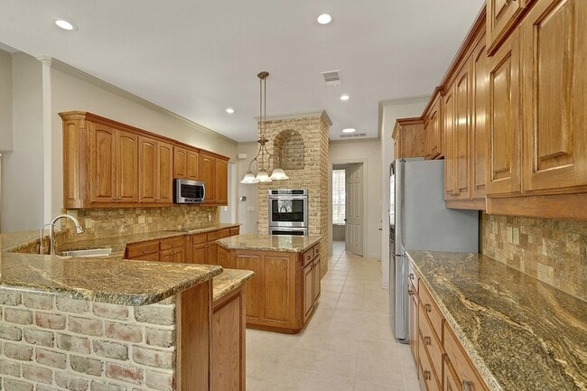 Photo - 10111 Bluffview Cir