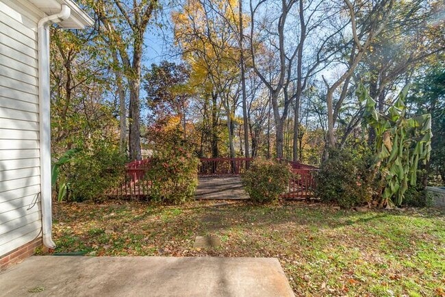 Charming 3 bed 2.5 bath Home in Huntersville!