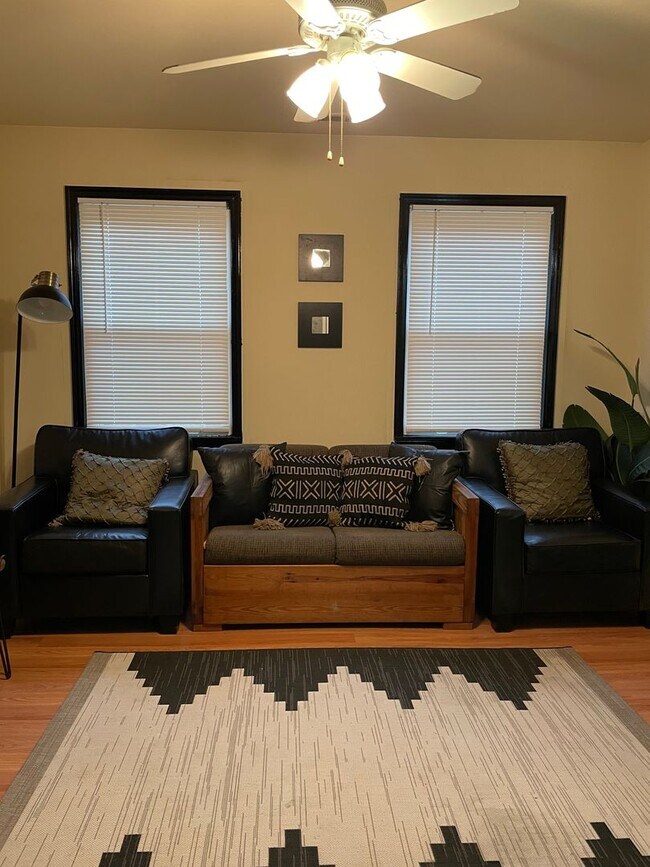 Photo - Charming 2 BR/1 BA Apartment in Congress Heights! Unidad ( 2)