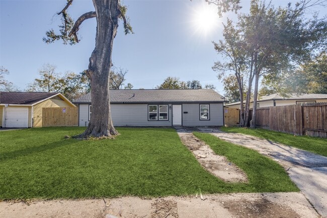 Photo - 6038 Glenhurst Dr