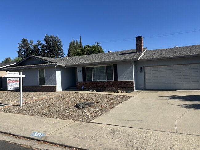 Photo - 1816 Fallon Ln