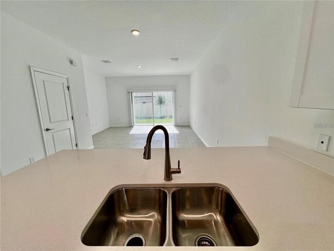 Photo - 2008 Viewfinder St