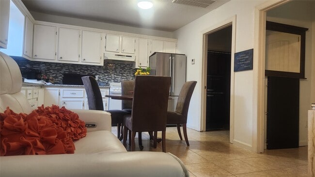 Photo - 606 Vincent St