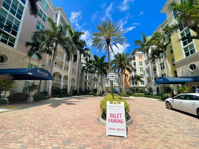 Building Photo - 804 E Windward Way Unit Ph15