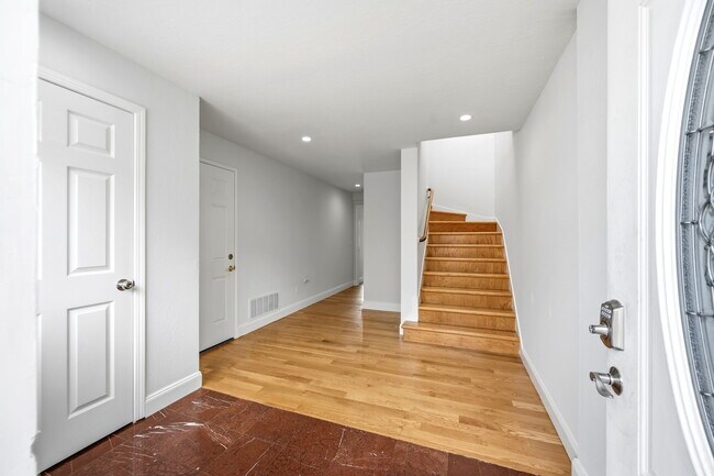 Photo - 407 Joost Ave