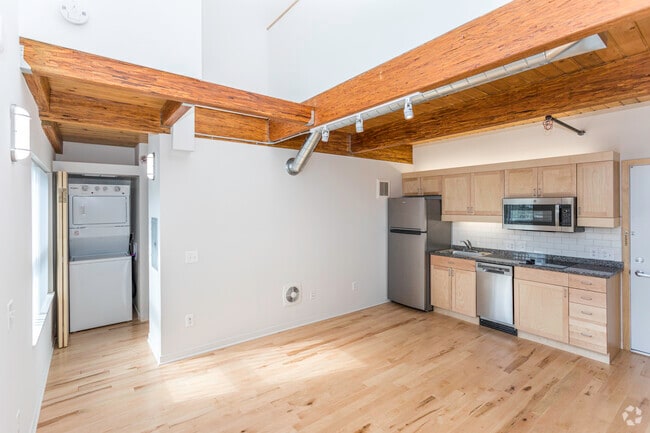 Studio Loft - 520 SF Brookdale SL6
