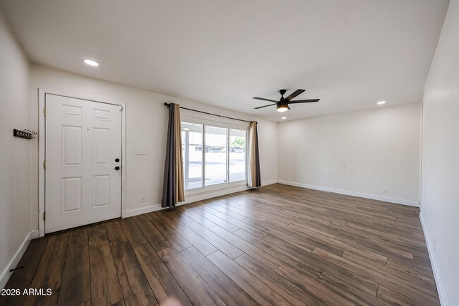 3813 W Meadowbrook Ave