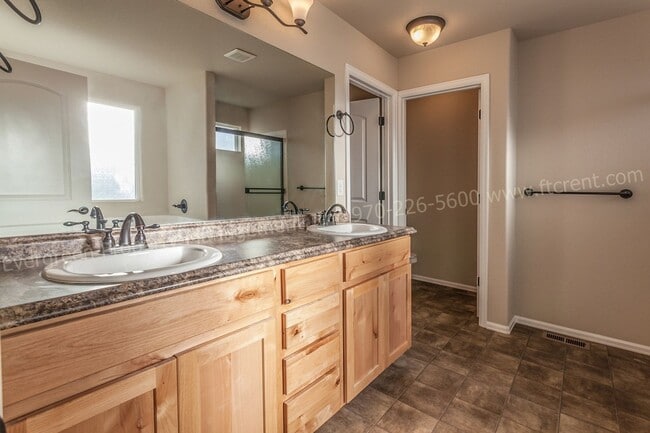 Photo - 570 Lapis Pl