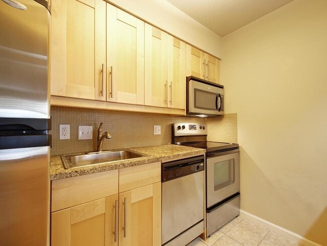 Photo - 7685 Northcross Dr Unit 221