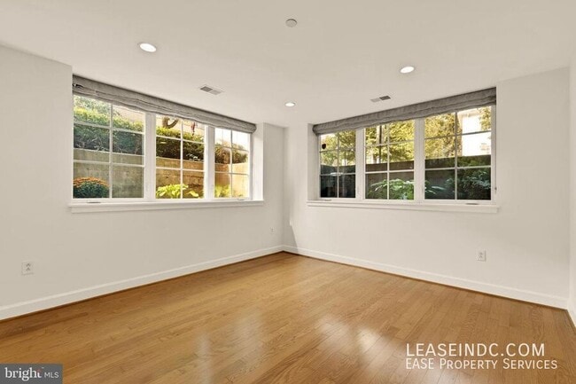 Photo - 150 V St NW Unit #V02