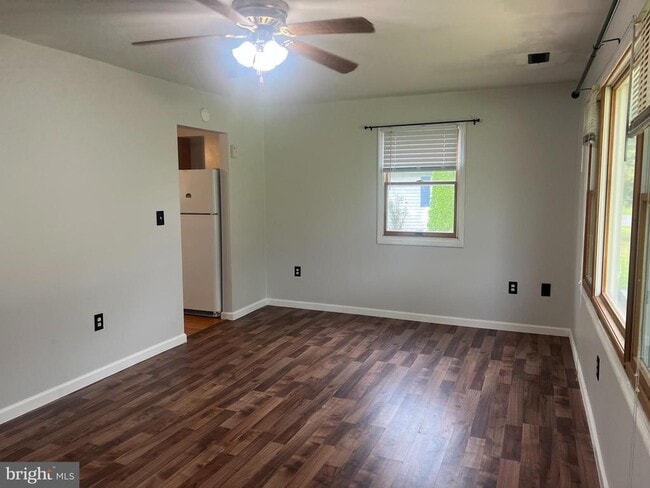 Photo - 211 N Brownleaf Rd