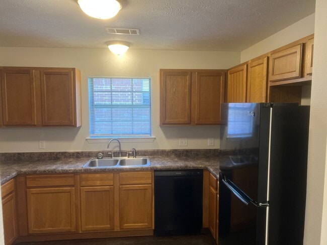 Photo - 3 Bed 2 Bath Duplex