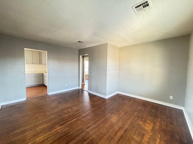 Photo - 2030 NW 25th St Unidad 4