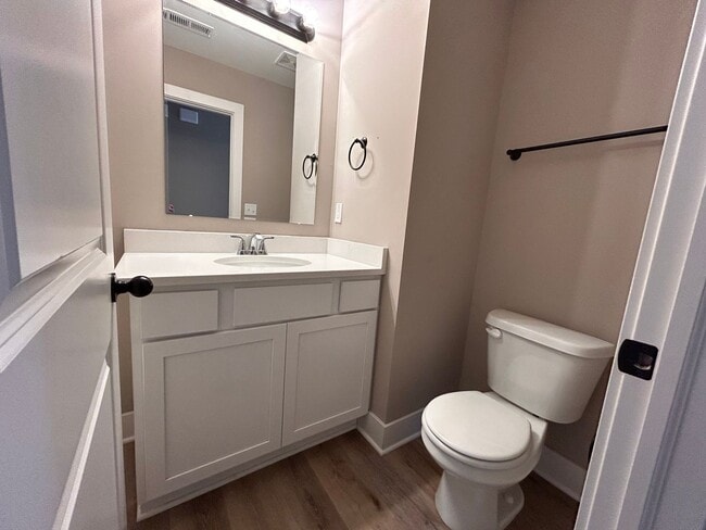 Photo - 1611-1613Dugan Unit 1611