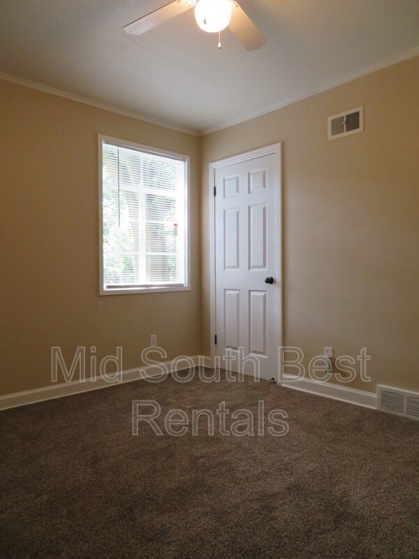 Photo - 1568 Michael St