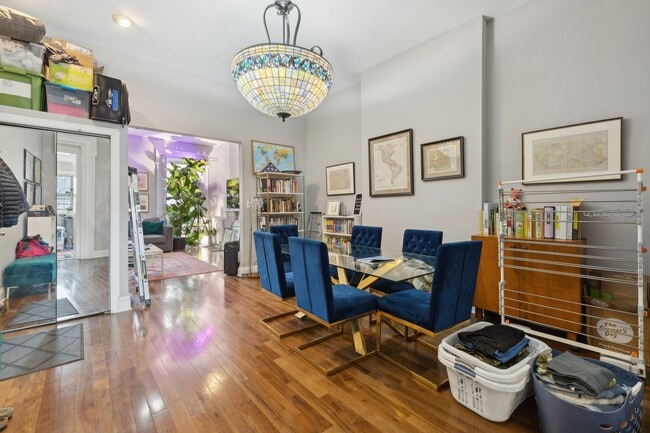 Photo - 243 Montgomery St