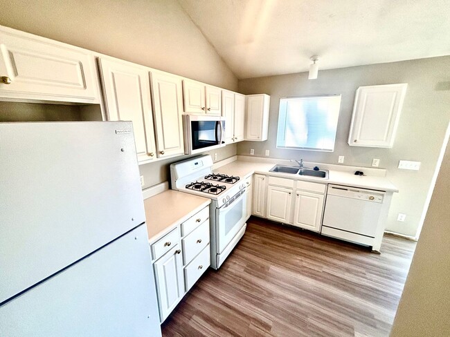 Photo - 17773 Olive St