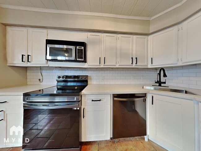 Photo - 2052 Lakeside Dr