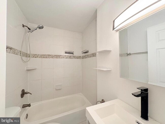 Photo - 1904 Fairmount Ave