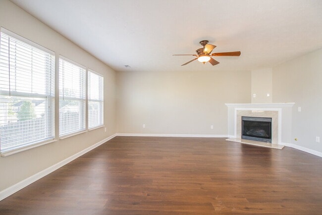 Photo - 902 Grand Oak Dr