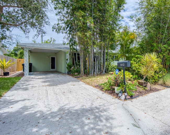 Building Photo - 1612 N Ocean Breeze Rental