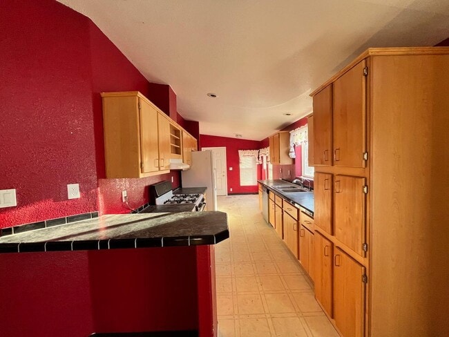 Photo - 1220 52nd St W